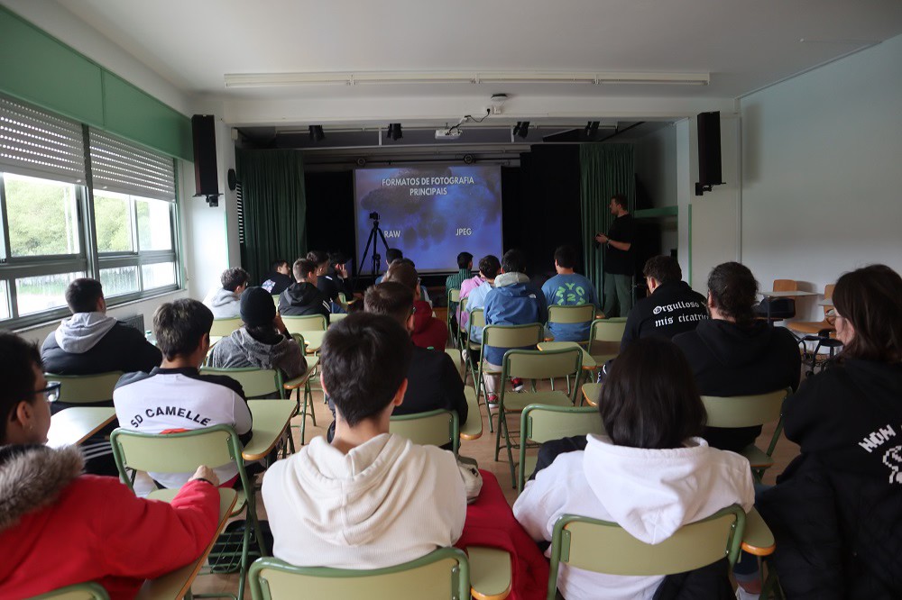 Charla sobre mar de ardora y astrofotografía en el IES Maximino Romero de Lema en Baio, Galicia