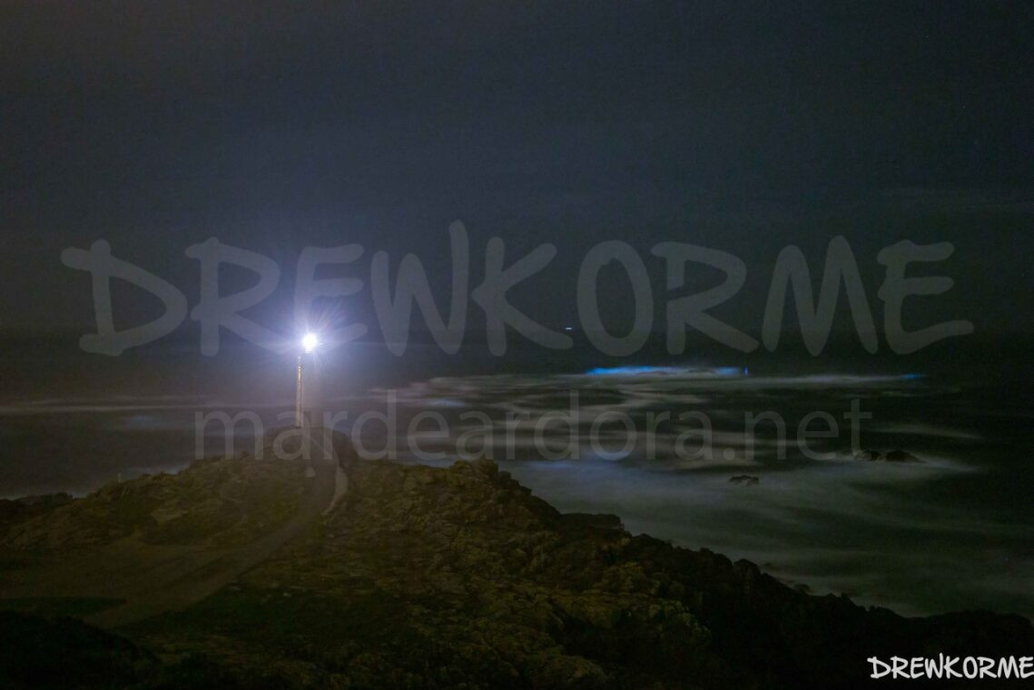 mar-de-ardora-roncudo-corme-costa-da-morte-galicia-drewkorme Mar de ardora con el Faro Roncudo iluminando la costa en Corme (Costa da Morte, Galicia)